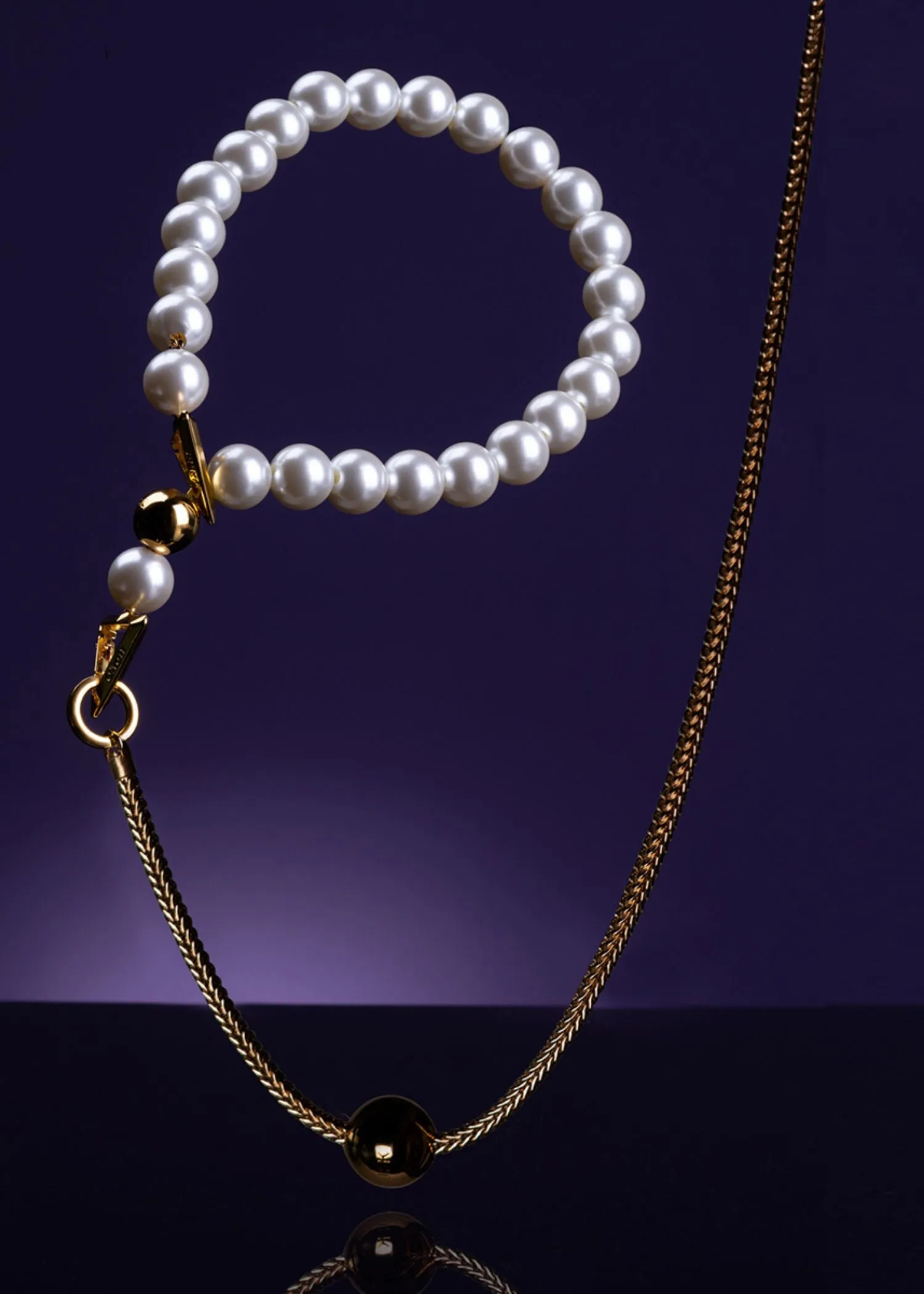 Moist Eyes Pearl Necklace Collar